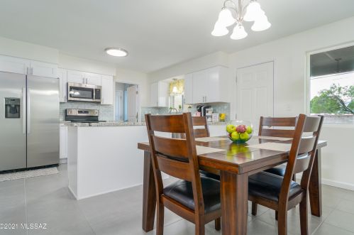 7325 Placita Antigua, Tucson AZ  85710-3706 exterior