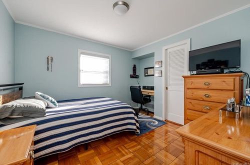 3327 Campbell Dr, Bronx NY 10465-1358 exterior