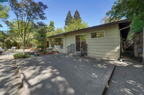 1014 San Miguel Rd, Concord CA 94518-2054 exterior