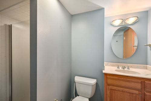 6855 Lk Dr, Milwaukee WI 53217-3622 exterior