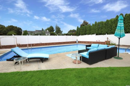 10 Dunlop Ct, Commack NY 11725-1773 exterior