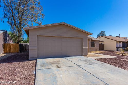 1940 Chardonnay Dr, Tucson AZ  85746-3130 exterior