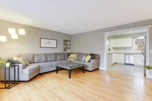 981 Cortland Dr, Saint Paul MN 55124-8910 exterior