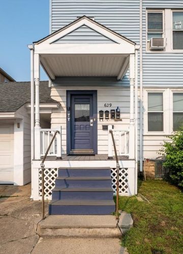 629 Front St, Woonsocket RI 02895-4351 exterior