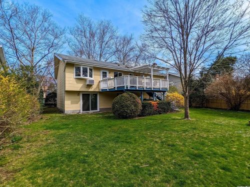 12 Kenswick Ln, Huntington Station NY 11746-2805 exterior