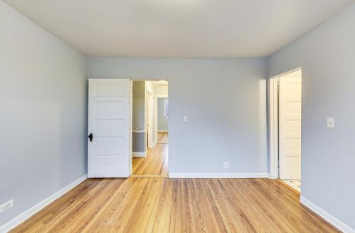 1832 Estes Ave, Chicago IL 60645-2904 exterior