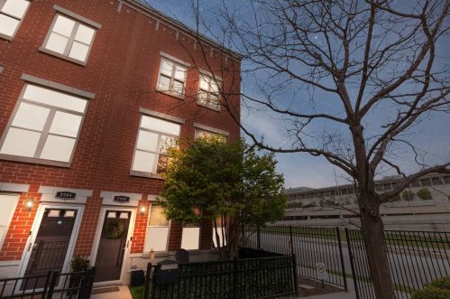 2502 Calumet Ave, Chicago IL  60616-2439 exterior