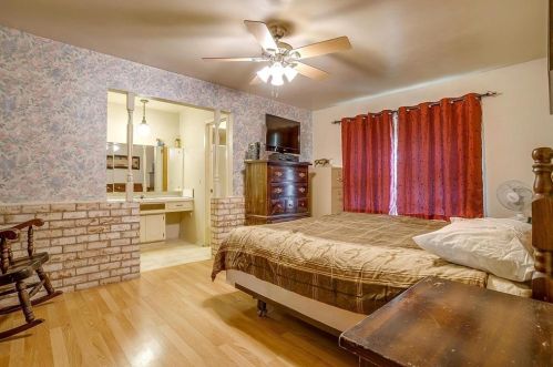 408 Douglas St, Burleson TX 76028-3547 exterior