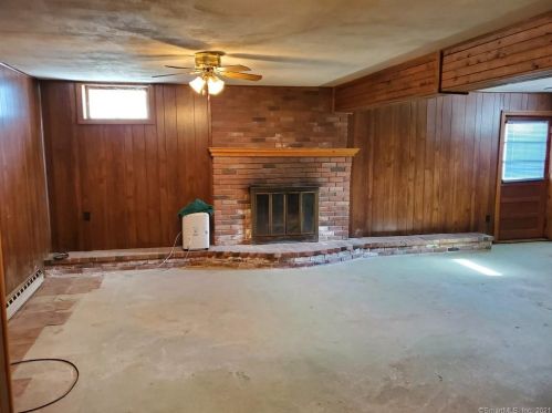 4 Kulas Ter, Seymour CT 06483-2715 exterior