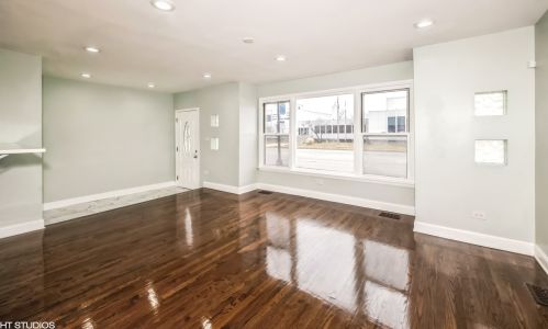 9904 King Dr, Chicago, IL 60628-1524