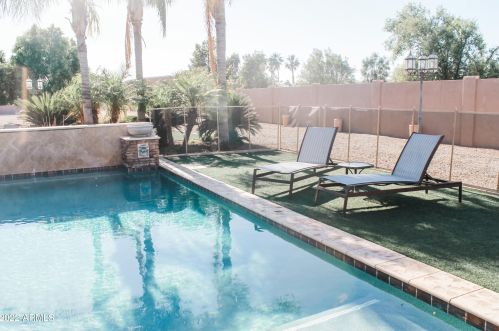 11832 25th Pl, Phoenix AZ  85028-1102 exterior