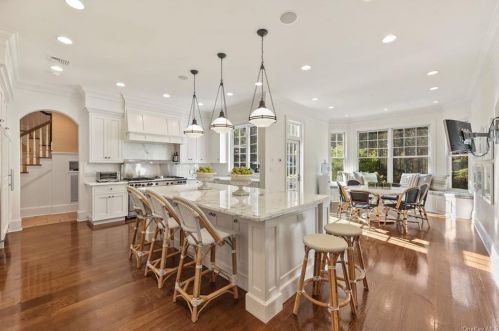 33 Sarles St, Armonk NY 10504-1229 exterior