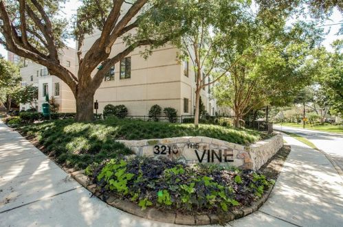 3210 Carlisle St, Dallas TX  75204-1123 exterior