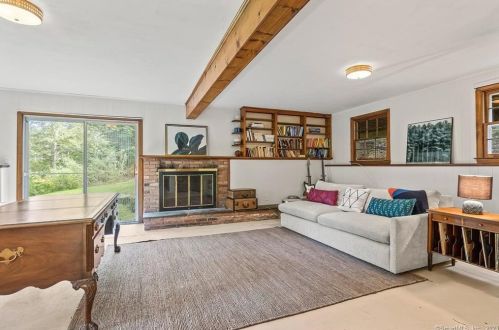 1 Hidden Lk Ct, Ridgefield CT 06877-2310 exterior