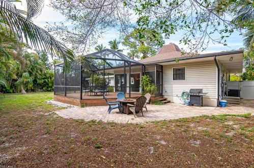 1266 Michigan Ave, Naples FL 34103-3873 exterior