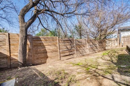 5315 Downs Dr, Austin TX 78721-2205 exterior