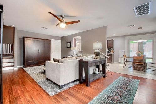 7229 Cayenne Ln, Austin TX  78741-7517 exterior