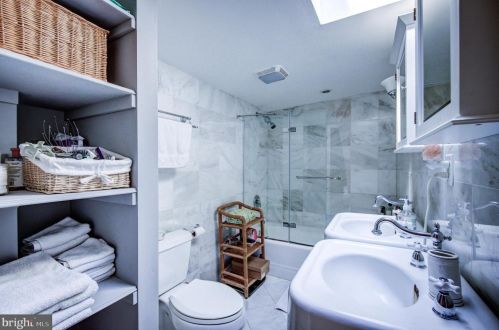 2004 Brandywine St, Philadelphia PA 19130-3204 exterior