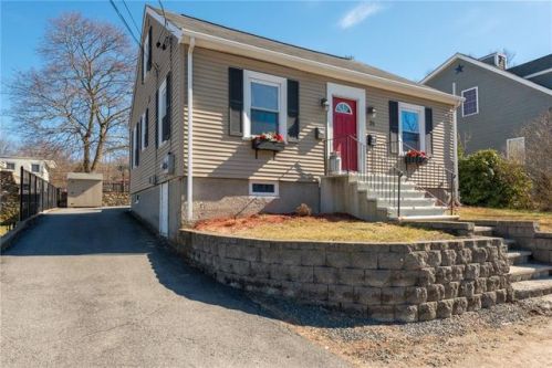 26 Saint Leon Ave, Woonsocket, RI 02895-2241