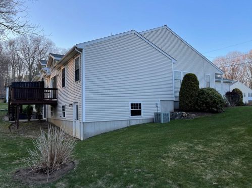 6 Lees Farm Commons Dr, Providence RI 02904-3044 exterior