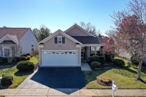 17 Spencer Dr, Jackson Twp NJ  08527-4389 exterior