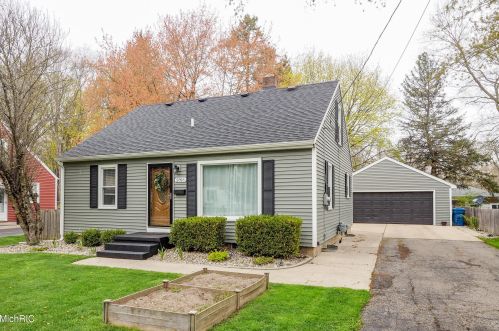 2816 Lorraine Ave, Kalamazoo, MI 49008-2134