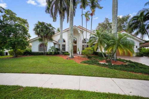 6638 Newport Lake Cir, Boca Raton, FL 33496-3001