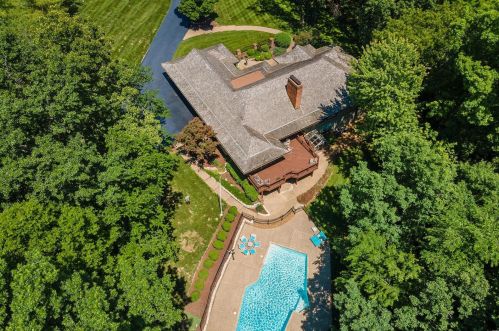 13592 Royal Glen Dr, Saint Louis MO 63131-1029 exterior