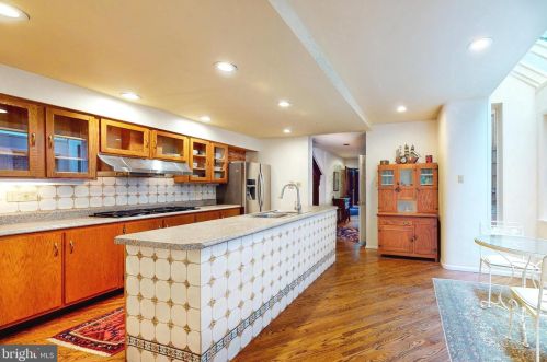 2319 Delancey Pl, Philadelphia PA 19103-6406 exterior