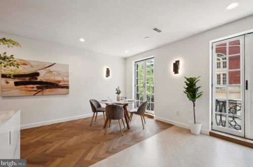 2037 Locust St, Philadelphia PA  19103-5613 exterior