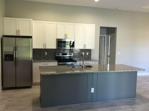 556 Whitmore Dr, Fort Pierce FL 34984-4563 exterior