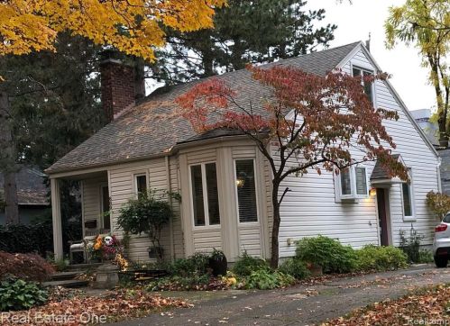 889 Chestnut St, Bham MI  48009-6474 exterior