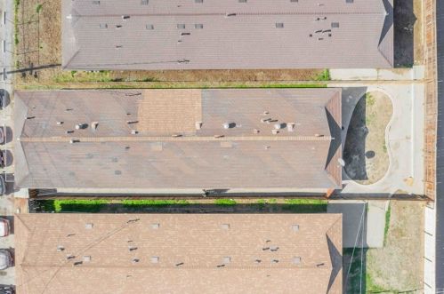 1437 Lake St, Bakersfield CA 93305-4841 exterior