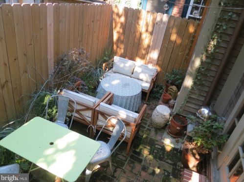 324 Camac St, Philadelphia PA 19140-4214 exterior