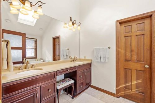 2587 Rossmoor Dr, Pittsburgh PA 15241-2581 exterior