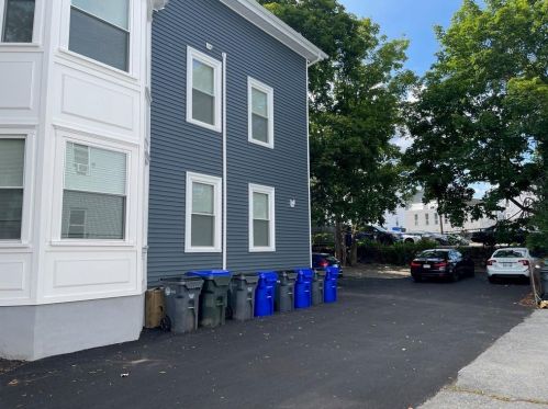 118 Pitman St, Providence, RI 02906-5113