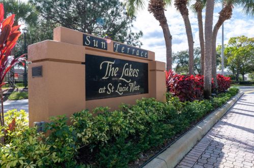 1246 Sun Terrace Cir, Fort Pierce, FL 34986-1809