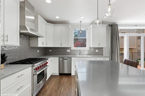 3550 Hoyne Ave, Chicago IL 60643-3323 exterior