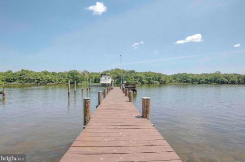 1064 Bell Ave, Glen Burnie MD 21060-6767 exterior