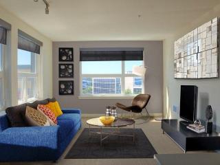 330 3rd Ave, Seattle WA  98119-4120 exterior