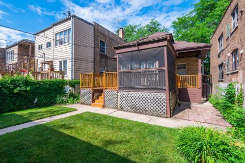 6645 Campbell Ave, Chicago IL 60645-5018 exterior