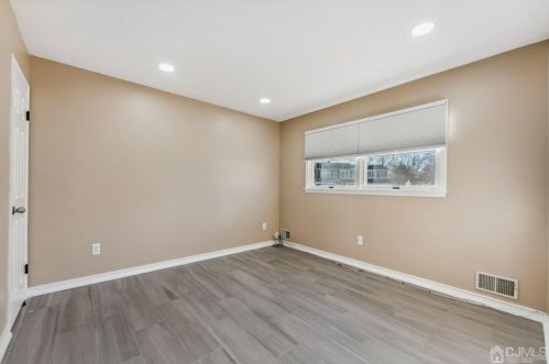 3 Brida Ct, Edison NJ  08817-3800 exterior