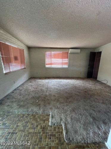 1330 Miles St, Tucson, AZ 85719-6148