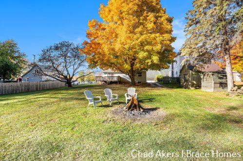 125 High St, Middlevle MI 49333-9466 exterior