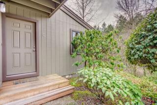 7716 Barnes Rd, Portland OR  97225-6248 exterior