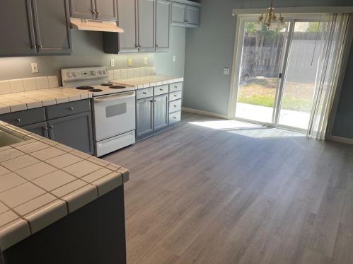 4082 Piccadilly Ln, Turlock, CA 95382-7343