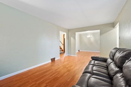 432 Jenne Dr, Pittsburgh PA 15236-2422 exterior