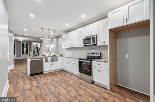 2433 17 St, Philadelphia PA 19121-1604 exterior