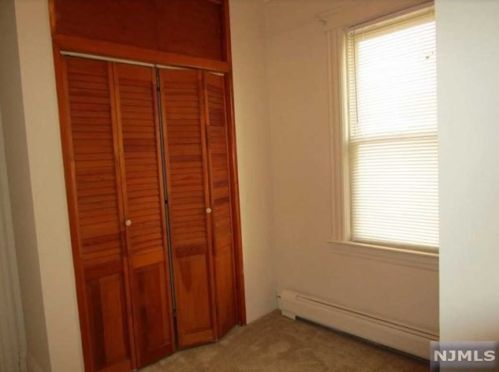 89 Clinton Pl, East Rutherford NJ 07073-1323 exterior