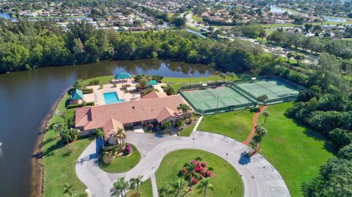 6947 Southport Dr, Boynton Beach FL 33472-6901 exterior